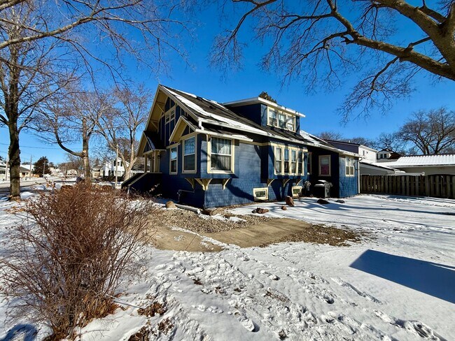 422 5th St NW in Waverly, IA - Building Photo - Building Photo