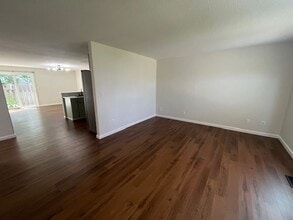 325 Cosmo St in Lafayette, OR - Building Photo - Building Photo
