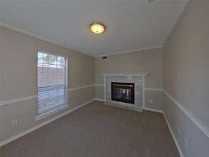 1417 Baker Dr in Cedar Hill, TX - Foto de edificio - Building Photo