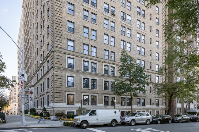 375 Riverside Dr in New York, NY - Foto de edificio - Building Photo