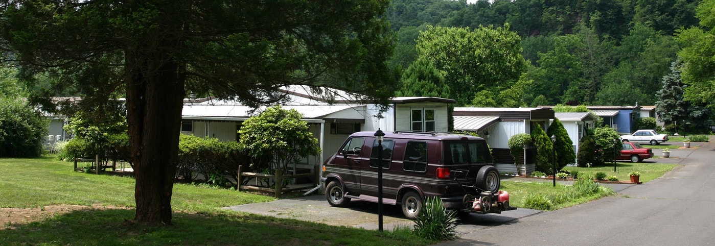 Red Cliff Village Mobile Home Park in Upper Black Eddy, PA - Building Photo