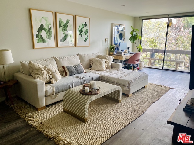 1735 N Fuller Ave-Unit -324 in Los Angeles, CA - Building Photo - Building Photo