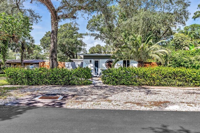 1517 SW 25th St in Fort Lauderdale, FL - Building Photo - Building Photo