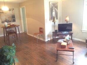 210 Claremont Ave in San Antonio, TX - Building Photo - Building Photo
