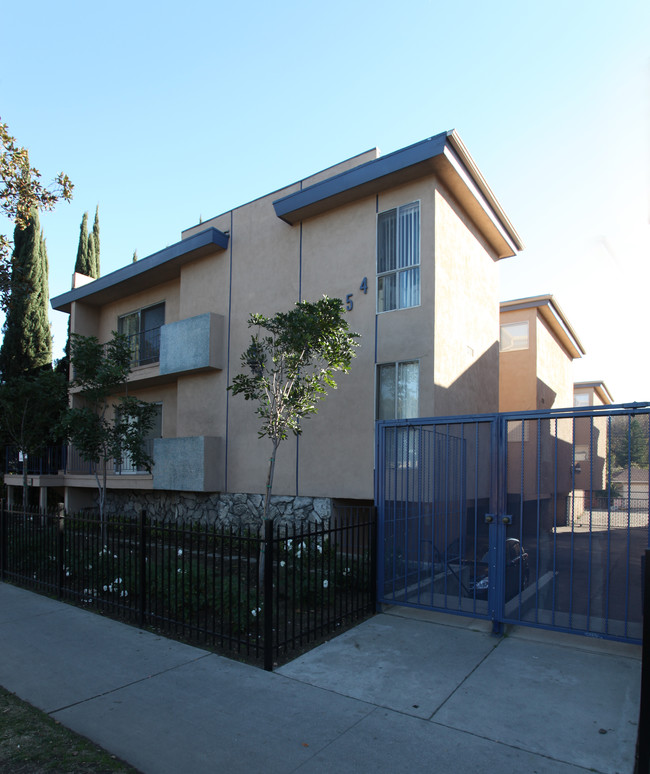 14254 Roscoe Blvd in Panorama City, CA - Foto de edificio - Building Photo