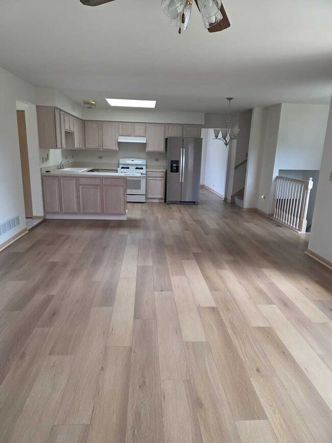 9147 Boardwalk Terrace in Orland Hills, IL - Building Photo - Building Photo