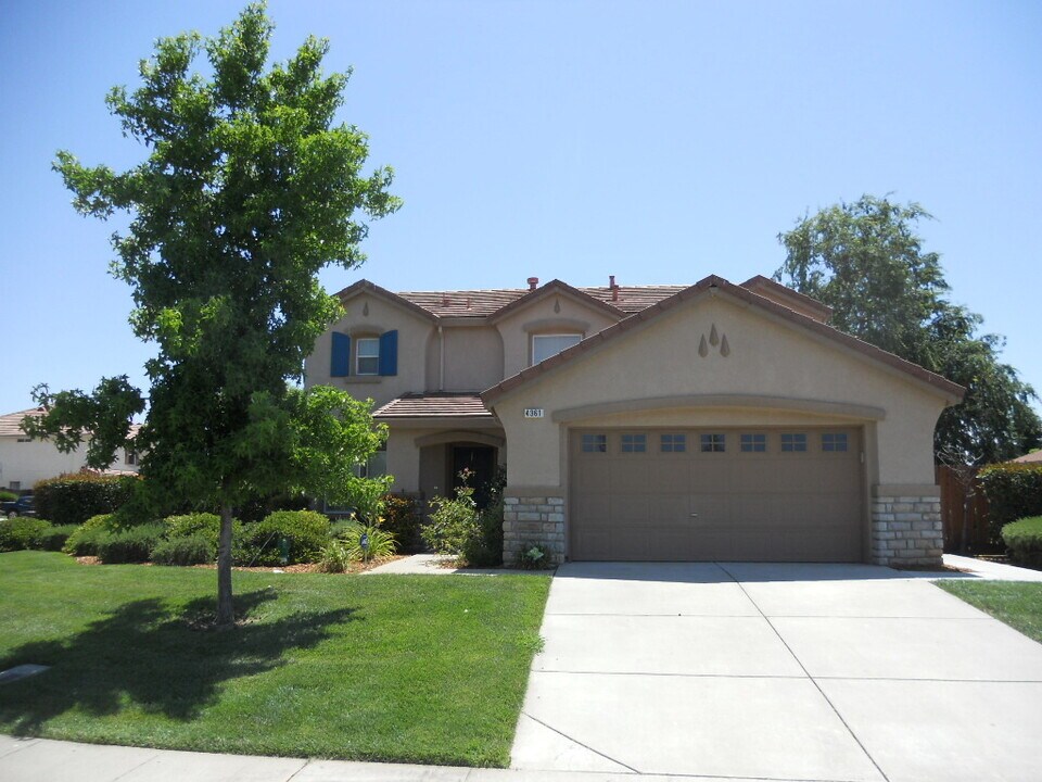 4361 Norwalk Cir in Mather, CA - Building Photo