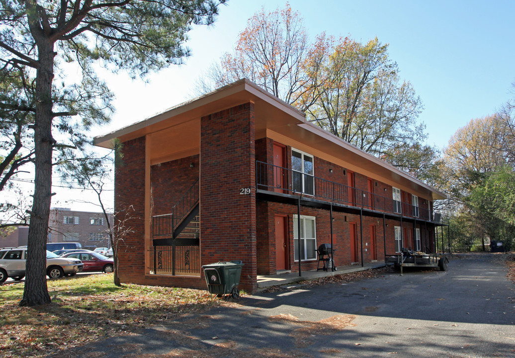 219 N Willett St in Memphis, TN - Building Photo