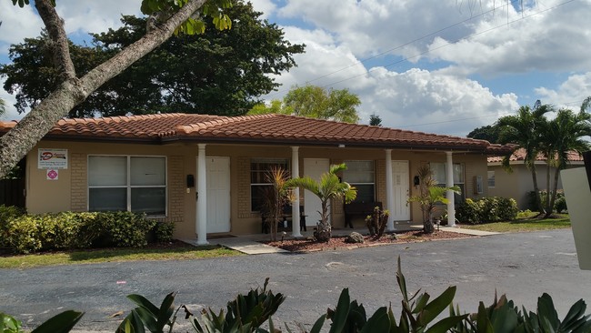 4117 Riverside Dr in Coral Springs, FL - Building Photo - Primary Photo