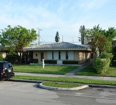 1963 NE 171st St in Miami, FL - Building Photo