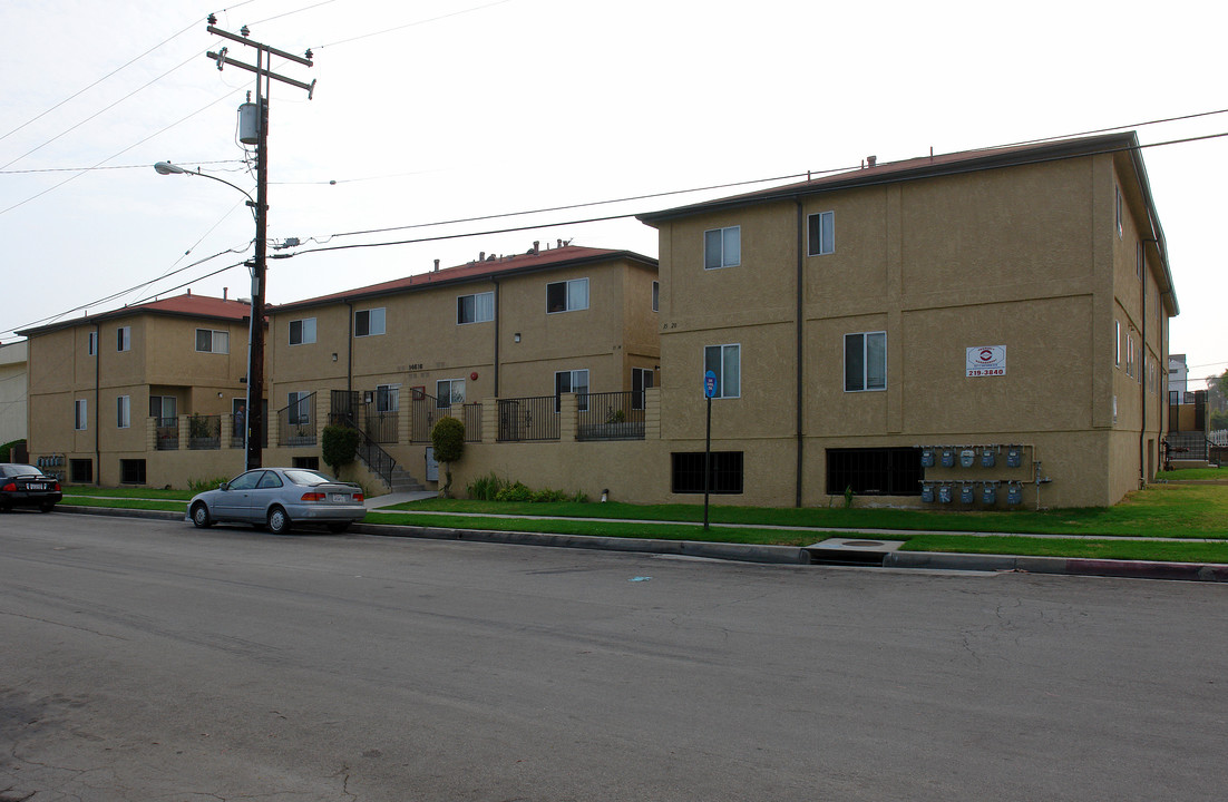 14616 Eastwood Ave in Hawthorne, CA - Building Photo