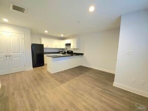 313 N Navy Blvd in Pensacola, FL - Foto de edificio - Building Photo