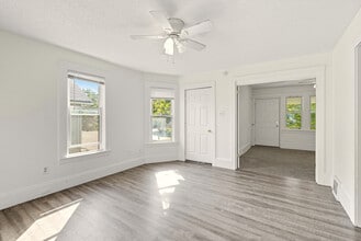 1714 Castle Ave, Unit Upper in Cleveland, OH - Foto de edificio - Building Photo