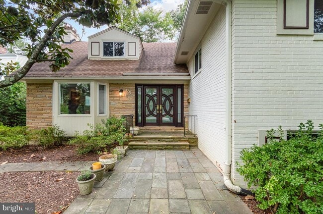 property at 5804 Lenox Rd