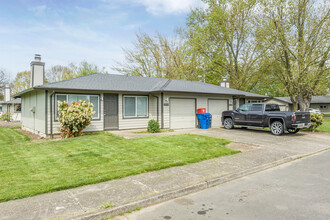 The Stonecreek Duplexes in Salem, OR - Building Photo - Building Photo