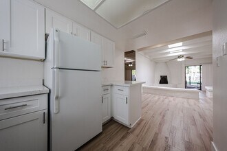 312 E Patrician Dr in Tempe, AZ - Foto de edificio - Building Photo