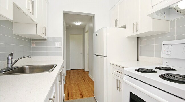 3675 W 7th Ave in Vancouver, BC - Building Photo - Building Photo
