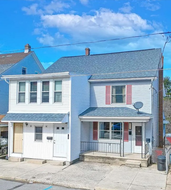 137 E High St, Unit 2nd Floor in Coaldale, PA - Building Photo