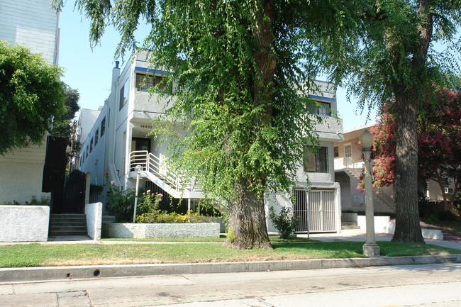 8 Apartment Townhomes in Sherman Oaks, CA - Building Photo - Building Photo