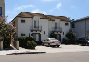 1021 Essex St in San Diego, CA - Foto de edificio - Building Photo