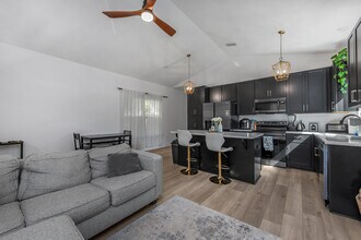 208 E Yonge St in Pensacola, FL - Building Photo - Building Photo