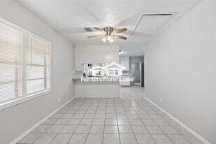 12109 22nd St in Santa Fe, TX - Building Photo