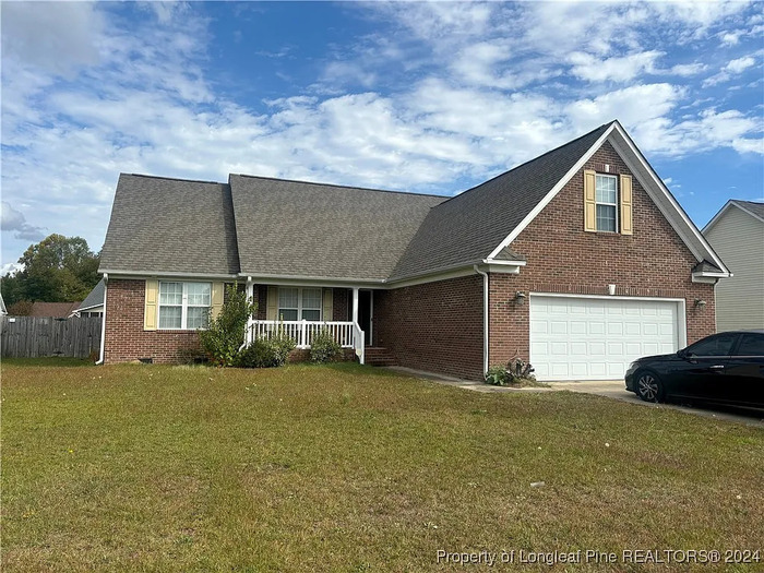 211 Hogart St in Raeford, NC - Building Photo