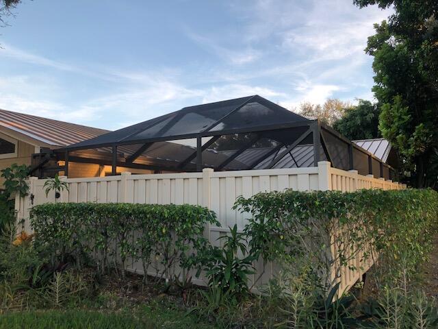 5305 Eagle Lake Dr in Palm Beach Gardens, FL - Building Photo