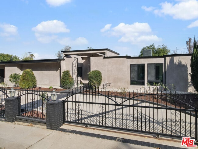 6236 Sale Ave in Los Angeles, CA - Building Photo - Building Photo