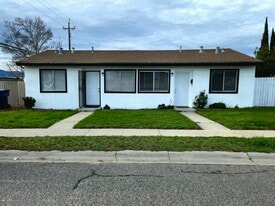 201 Park St in Soledad, CA - Building Photo