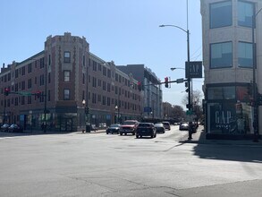 2779 N Milwaukee Ave in Chicago, IL - Building Photo - Building Photo
