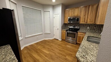 400 West St in Hutto, TX - Building Photo - Building Photo