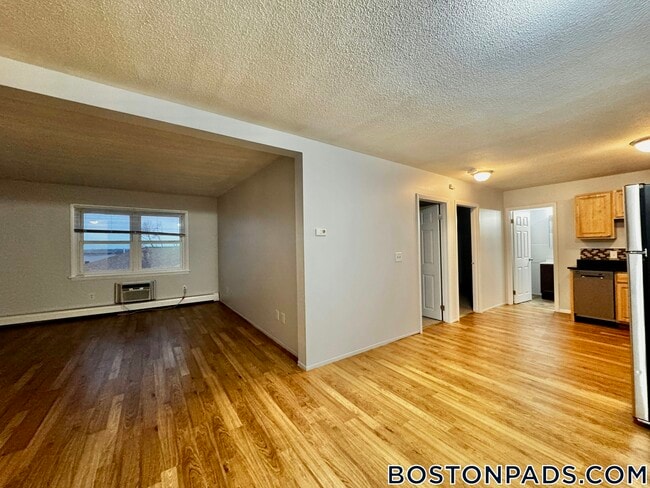 675 N Main St, Unit 13 in Fall River, MA - Foto de edificio - Building Photo