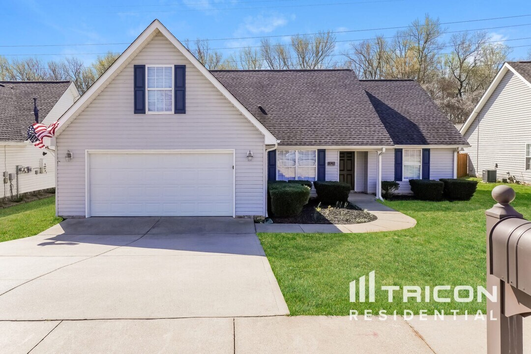 108 Lauren Wood Cir in Taylors, SC - Building Photo