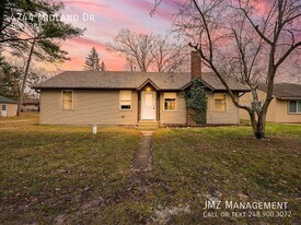 4744 Midland Dr in Pinckney, MI - Building Photo