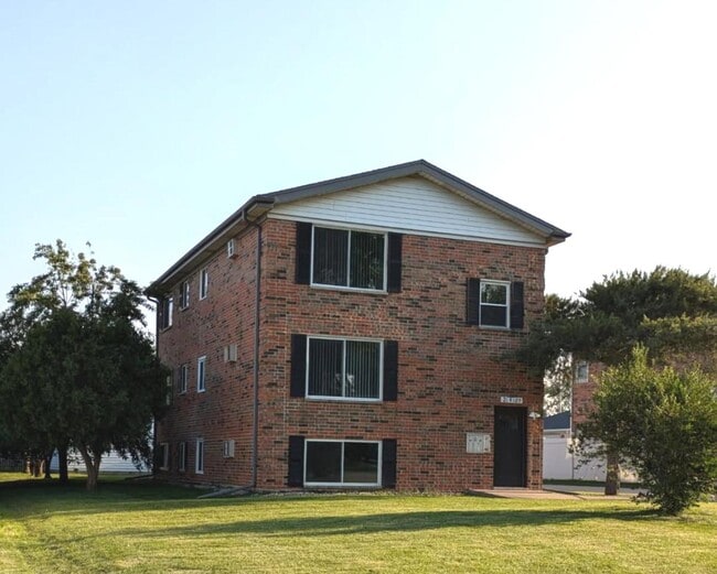 property at 21W185 Tee Ln