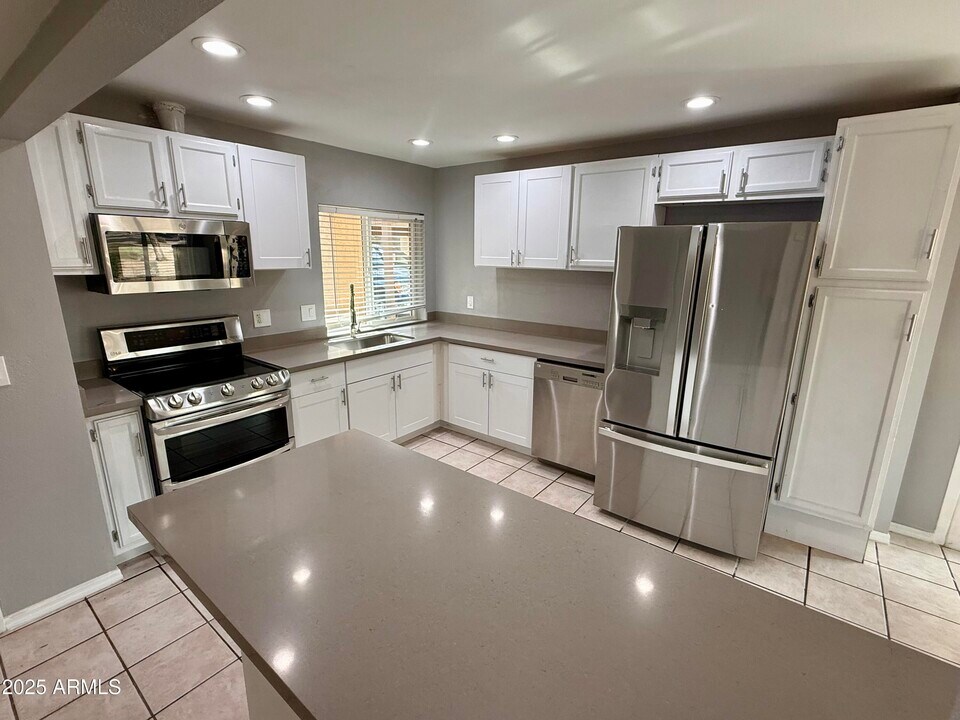 14801 N 25th Dr in Phoenix, AZ - Building Photo