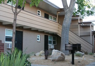 65 Caliente St in Reno, NV - Building Photo - Building Photo