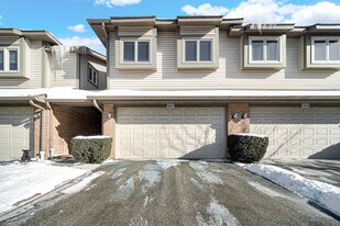 1017 Arbor Ct in Mount Prospect, IL - Building Photo