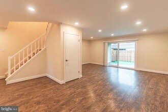 308 Wayne Ct in Holland, PA - Building Photo - Building Photo