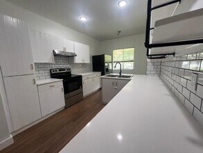 16360 Malibu Dr in Weston, FL - Building Photo - Building Photo