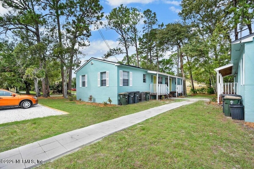 95 Lewis St in Atlantic Beach, FL - Foto de edificio