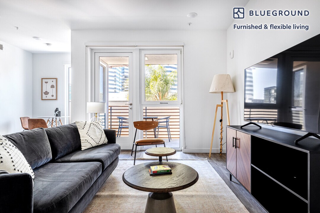 12035 Wilshire Blvd-Unit -FL3-ID420 in Los Angeles, CA - Building Photo