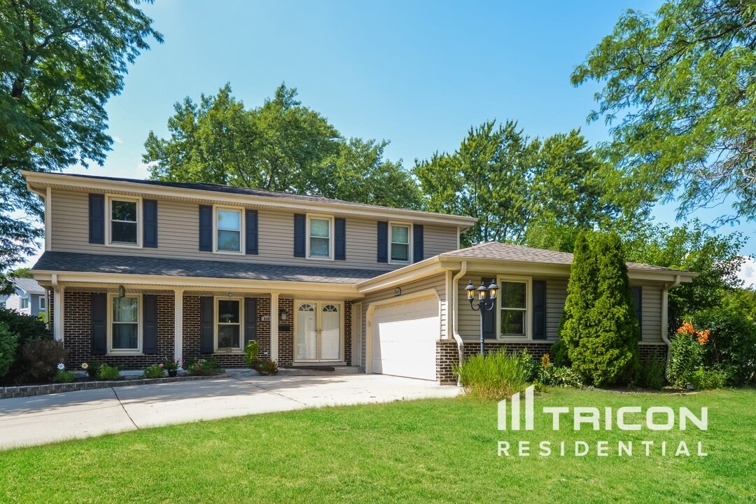840 N Williams Dr in Palatine, IL - Building Photo