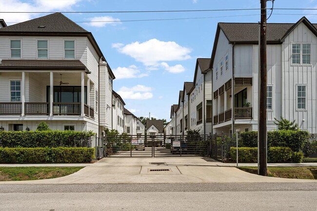 1217 Timbergrove Acres St. in Houston, TX - Foto de edificio - Building Photo