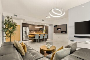 9755 NW 52nd St in Doral, FL - Building Photo