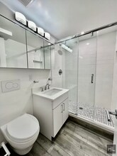 E 16 ST, Unit 3X in New York, NY - Foto de edificio - Building Photo