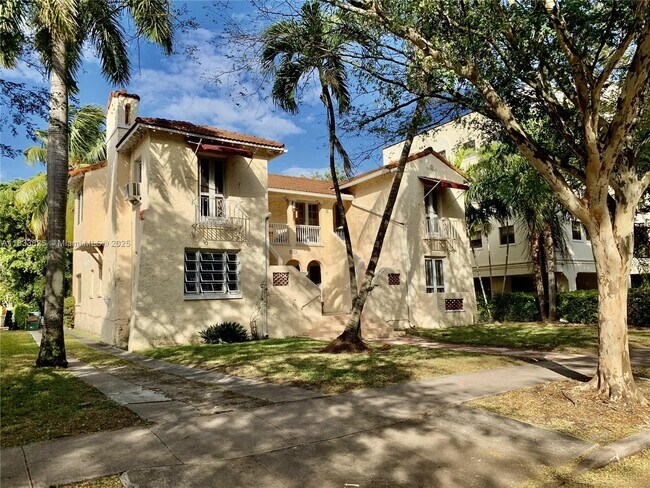 902 Salzedo St in Coral Gables, FL - Building Photo - Building Photo
