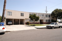 6800 Varna Ave in Van Nuys, CA - Foto de edificio - Building Photo