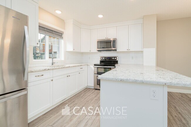 1005-1005 Graydon Hill Blvd SW in Edmonton, AB - Building Photo - Building Photo